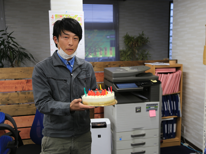 ケーキを手に何故かドヤ顔の神子さん