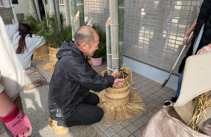 門松づくりの様子