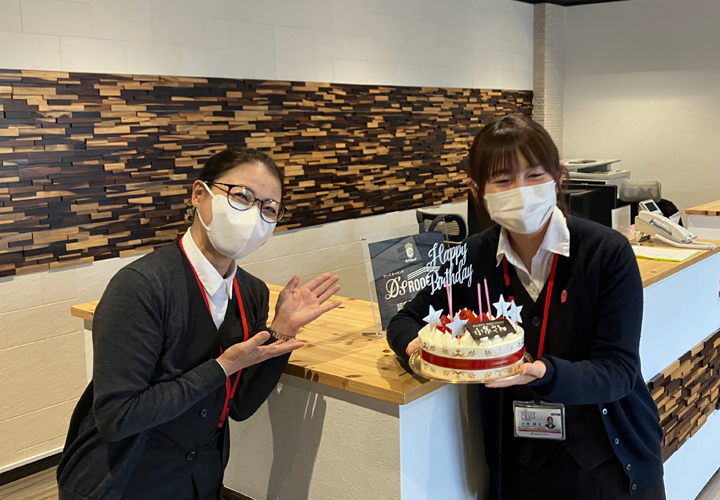 小泉さんのお誕生日お祝いの様子