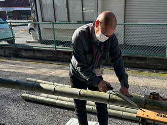谷支店長による竹のカット