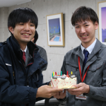 白井支店長代理と木下さんのお誕生日をお祝い