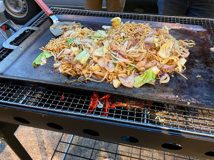 焼きそば調理の様子